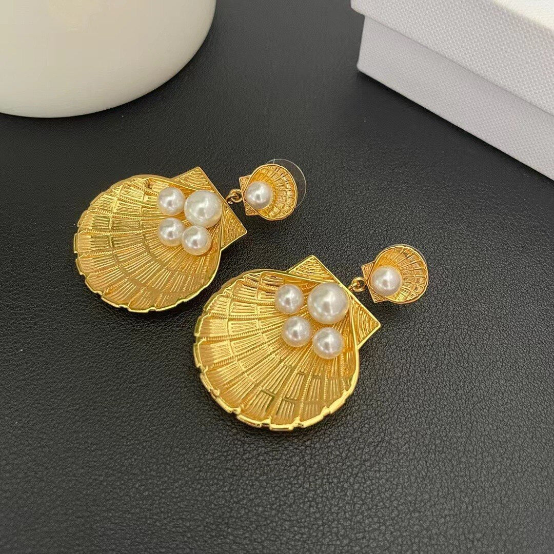 Seashells & Pearls Gold Earrings