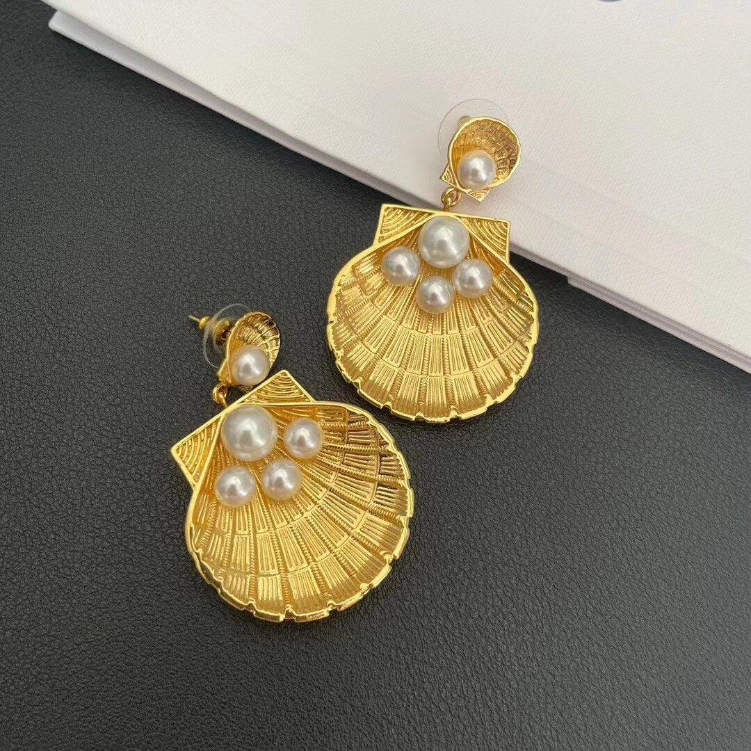 Seashells & Pearls Gold Earrings